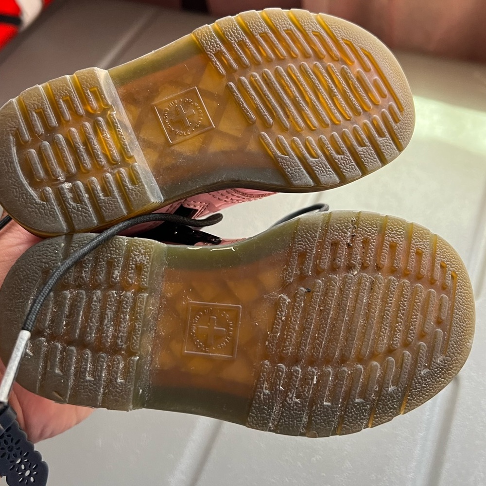 Selling this boots my daughter don’t fit into them. I’m open for an offer.